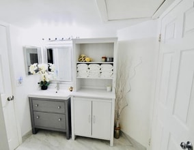 2881 N Oakland Forest Dr in Oakland Park, FL - Foto de edificio - Building Photo