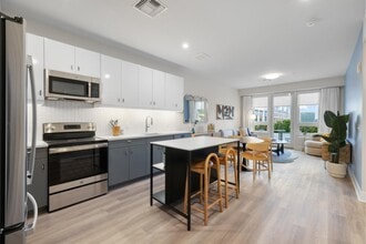 The District at 15Fifteen in Parsippany, NJ - Foto de edificio - Building Photo