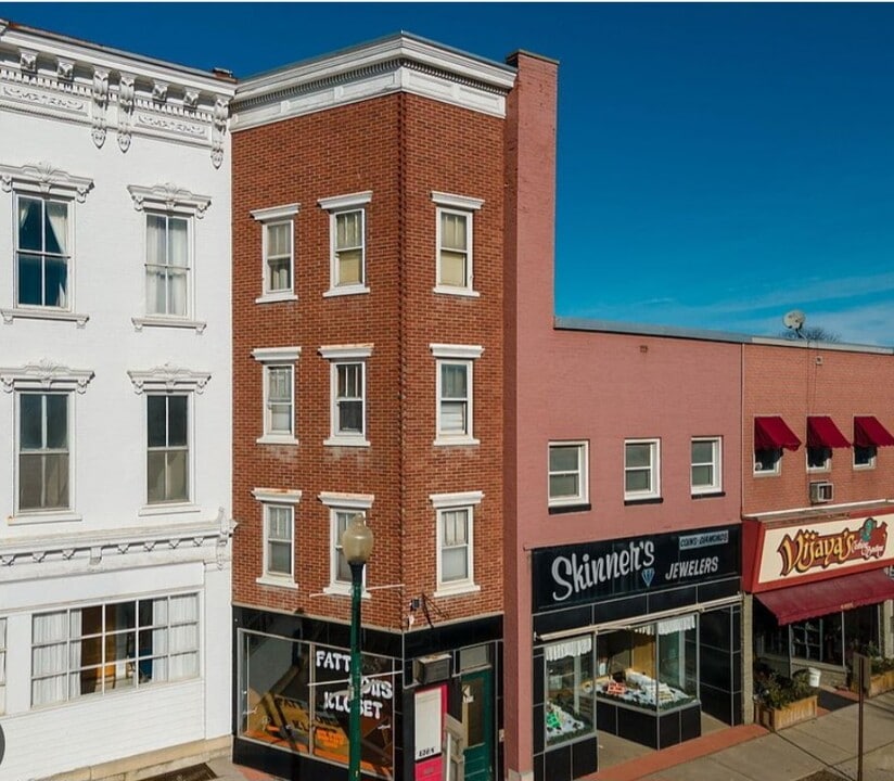 573 Main St in Cobleskill, NY - Building Photo