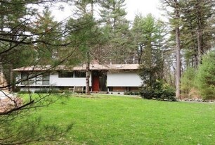 60 Garnet Rock Ln in Carlisle, MA - Building Photo