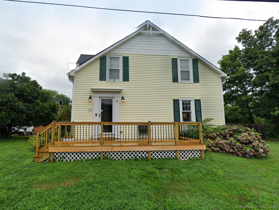 161 Leetes Island Rd in Branford, CT - Building Photo