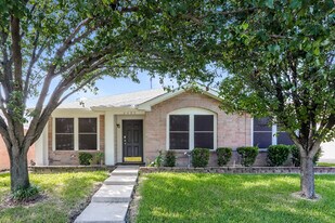 2430 Manchester Ln in Lancaster, TX - Building Photo