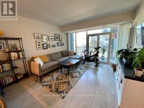 525-1525 Adelaide St W in Toronto, ON - Building Photo - Building Photo