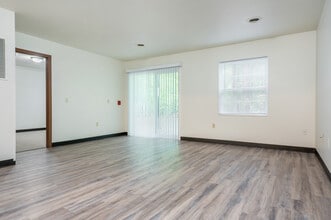Sylvan Glen Apartments in Wisconsin Rapids, WI - Building Photo - Interior Photo