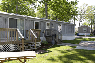 Hidden Oaks Mobile Home Park in Fruitport, MI - Building Photo - Building Photo