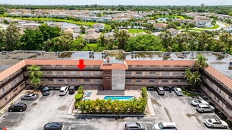 3930 Crystal Lake Dr in Pompano Beach, FL - Building Photo