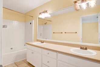 6246 Cottage Woods Dr in Milton, FL - Building Photo - Building Photo