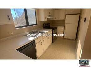 1527 Spg Vly Dr in Colorado Springs, CO - Building Photo - Building Photo