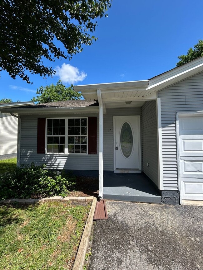 property at 8 Hartford Ln