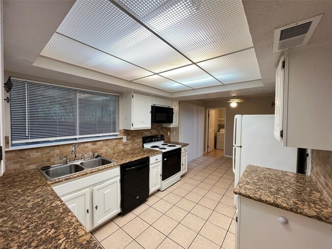 property at 17 Briervine Ct