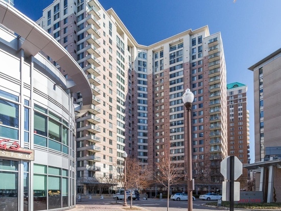 property at 851 N Glebe Rd