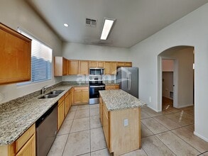 350 E Calle Nacrita in Green Valley, AZ - Building Photo - Building Photo