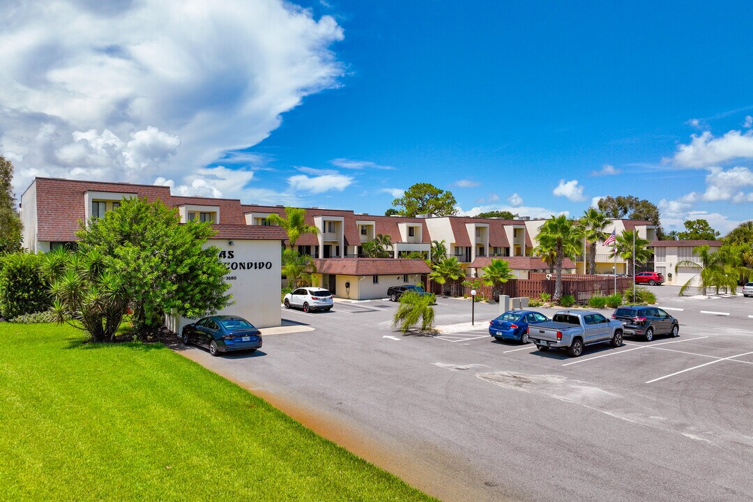 Villas Escondido in Titusville, FL - Foto de edificio