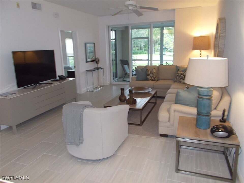 847 Tanbark Dr in Naples, FL - Building Photo