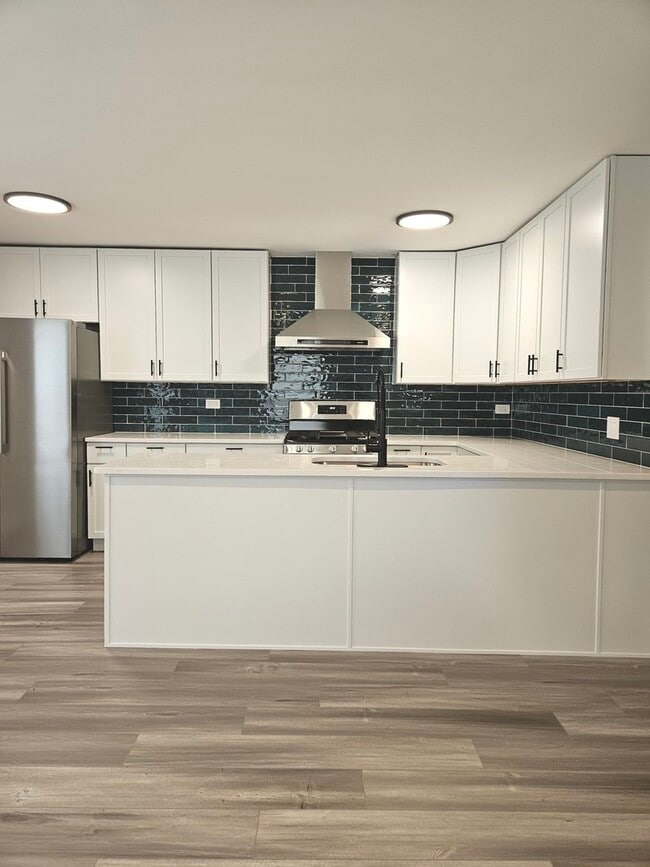 property at 456 W Inverrary Ln