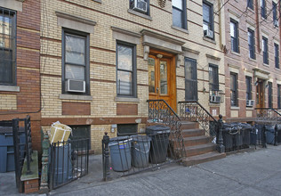 17-20 Madison St in Flushing, NY - Building Photo - Building Photo