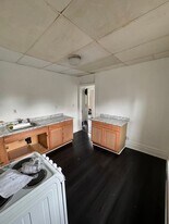 17 Bessemer Ave in Lyndora, PA - Building Photo