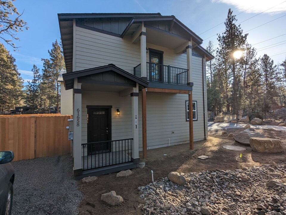 61658 Cedarwood Rd in Bend, OR - Building Photo