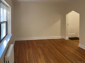 240 Halstead Ave in Harrison, NY - Building Photo - Building Photo