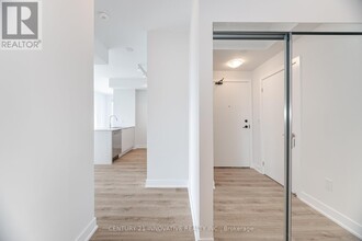430-1430 Square One Dr in Mississauga, ON - Building Photo - Building Photo