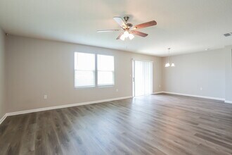 2096 Pebble Point Dr in Green Cove Springs, FL - Foto de edificio - Building Photo