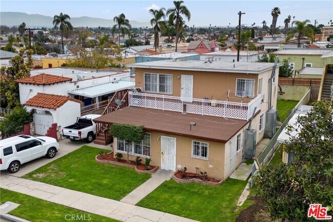 6822 S Van Ness Ave in Los Angeles, CA - Building Photo - Building Photo