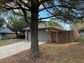 6541 Shadydell Dr in Fort Worth, TX - Building Photo - Building Photo