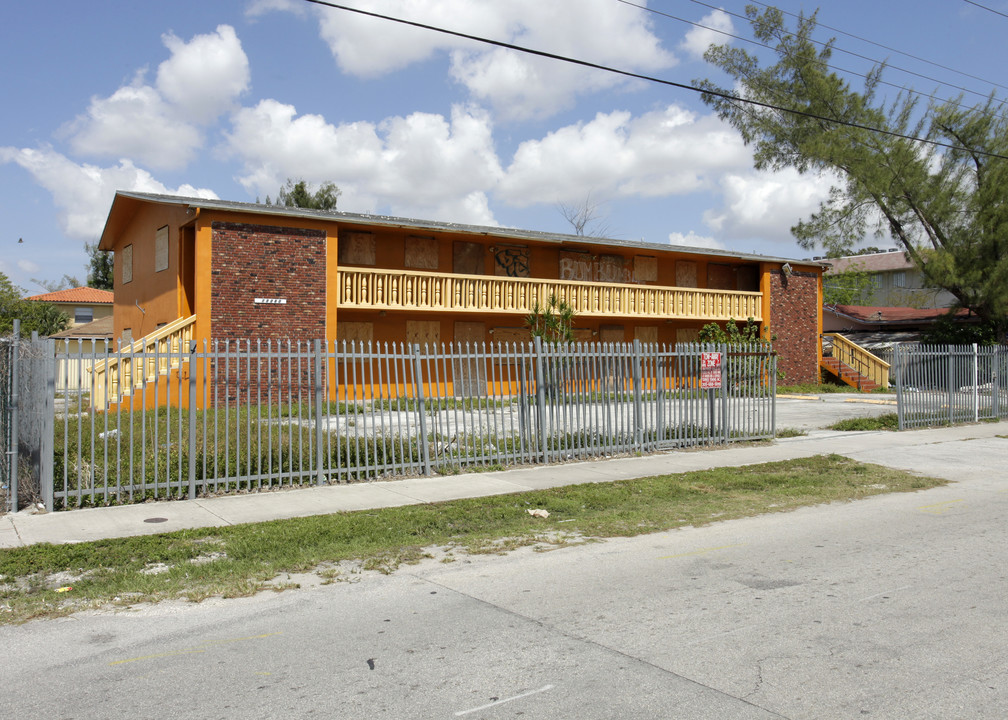 13262 Aswan Rd in Miami, FL - Building Photo