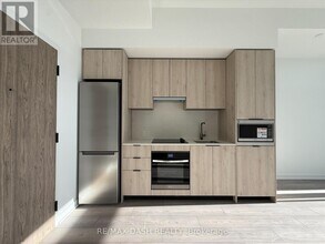 1007 The Queensway in Toronto, ON - Building Photo - Building Photo