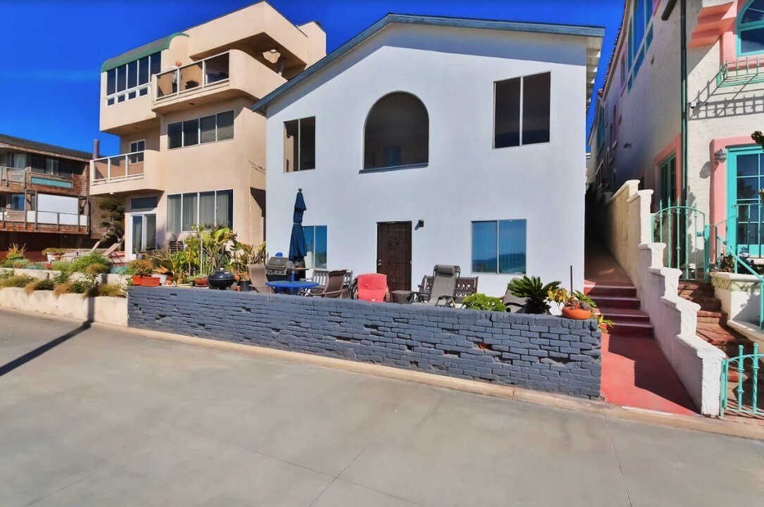 4016 The Strand in Manhattan Beach, CA - Building Photo