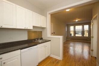 7235 W Barry Ave in Chicago, IL - Building Photo - Building Photo