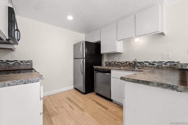 9851 Caminito Cuadro in San Diego, CA - Building Photo - Building Photo