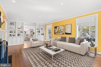 6045 Edgewood Terrace in Alexandria, VA - Building Photo - Building Photo