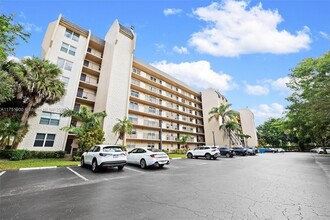 3300 W Rolling Hills Cir, Unit 605 in Davie, FL - Building Photo - Building Photo