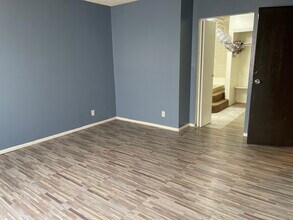 4660 Koval Ln, Unit D in Las Vegas, NV - Building Photo - Building Photo