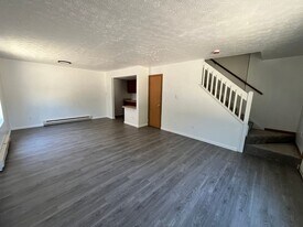 1881 S Arlington St in Akron, OH - Building Photo