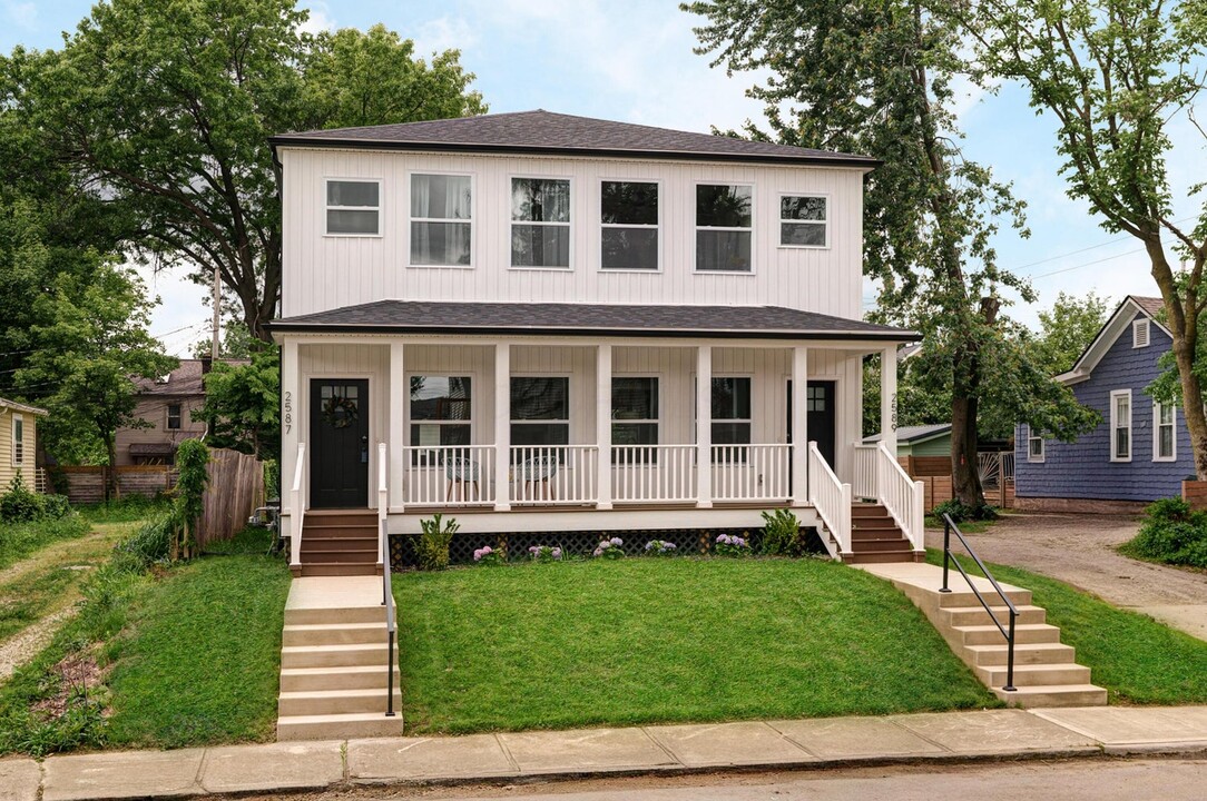 2587 Dayton Ave in Columbus, OH - Foto de edificio
