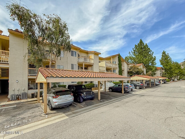 5744 Oak Bend Ln in Oak Park, CA - Foto de edificio - Building Photo