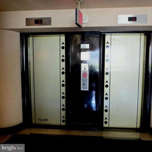 1 Scott Cir NW in Washington, DC - Building Photo - Building Photo