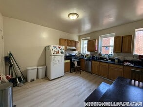 1460 Tremont St, Unit 3 in Boston, MA - Foto de edificio - Building Photo