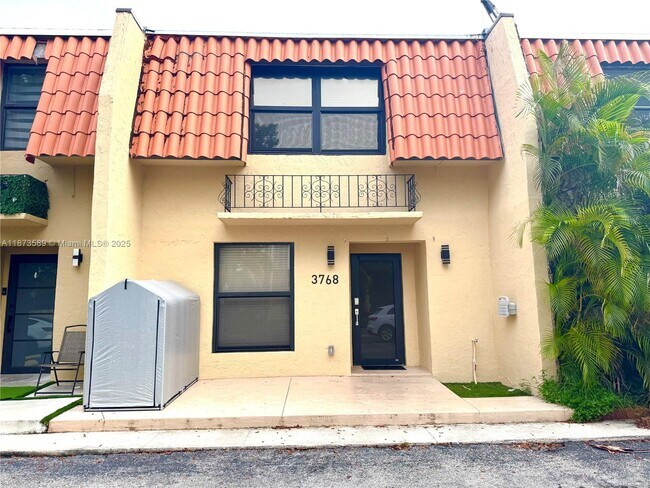 3768 NE 167th St in North Miami Beach, FL - Building Photo - Building Photo