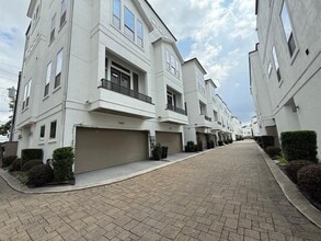 5469 Larkin St in Houston, TX - Building Photo - Building Photo