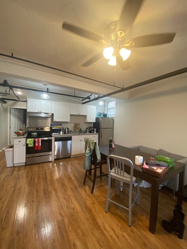 1165 Commonwealth Ave, Unit B1 in Boston, MA - Building Photo - Building Photo