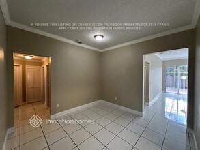 8210 SW 163rd Pl in Miami, FL - Foto de edificio - Building Photo