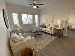 111 Ames Ave in San Antonio, TX - Building Photo - Building Photo