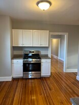 4 Price Blvd, Unit 3 in West Hartford, CT - Building Photo