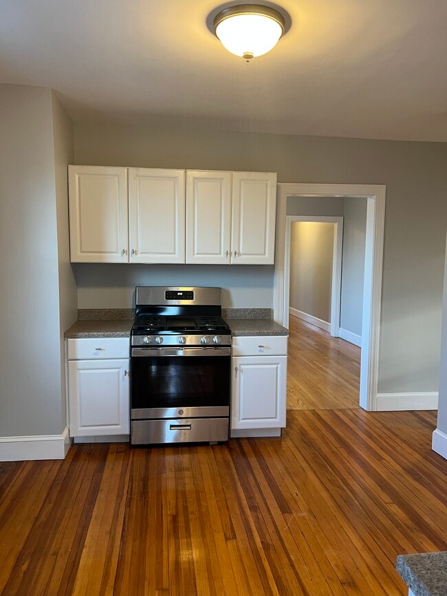 4 Price Blvd, Unit 3