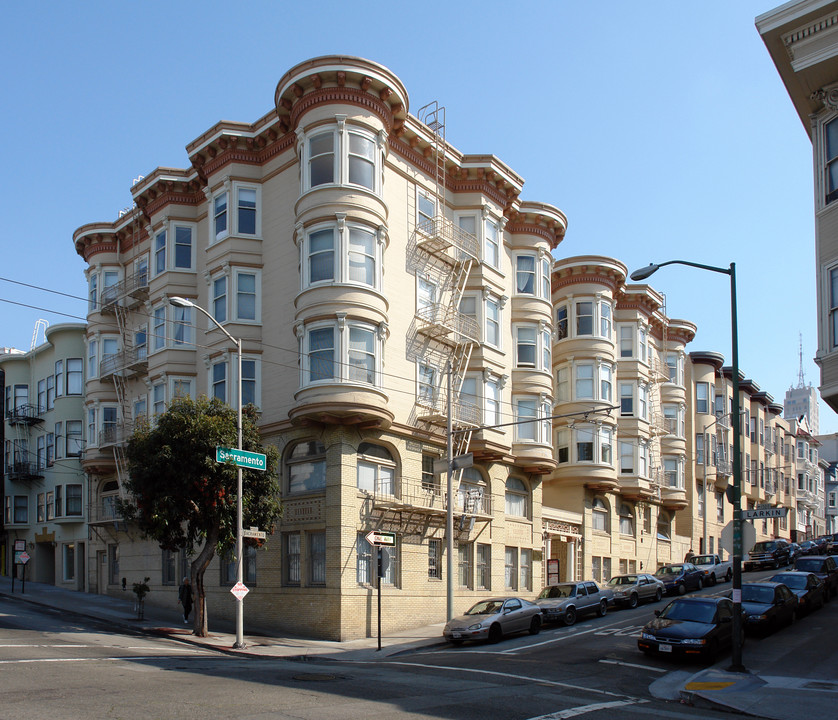 1590 Sacramento St in San Francisco, CA - Building Photo