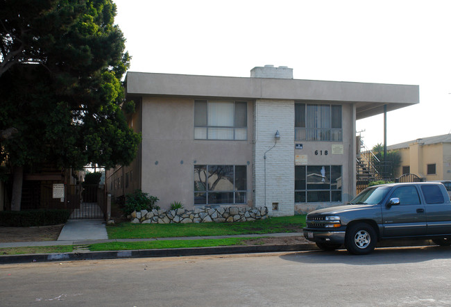 618 S Walnut Ave in Inglewood, CA - Foto de edificio - Building Photo