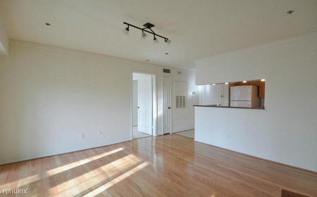 3313 Wyndham Cir-Unit -Apt 2209 in Alexandria, VA - Building Photo